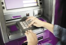 أسباب سحب بطاقة الفيزا من ماكينة الصراف الآلي ATM
